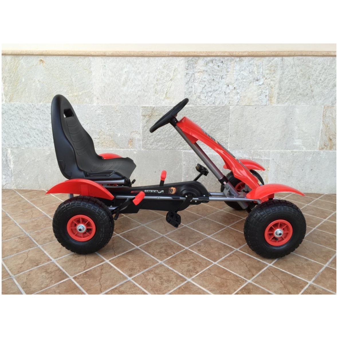 PEDAALIGEGA KARTAUTO – PUNANE