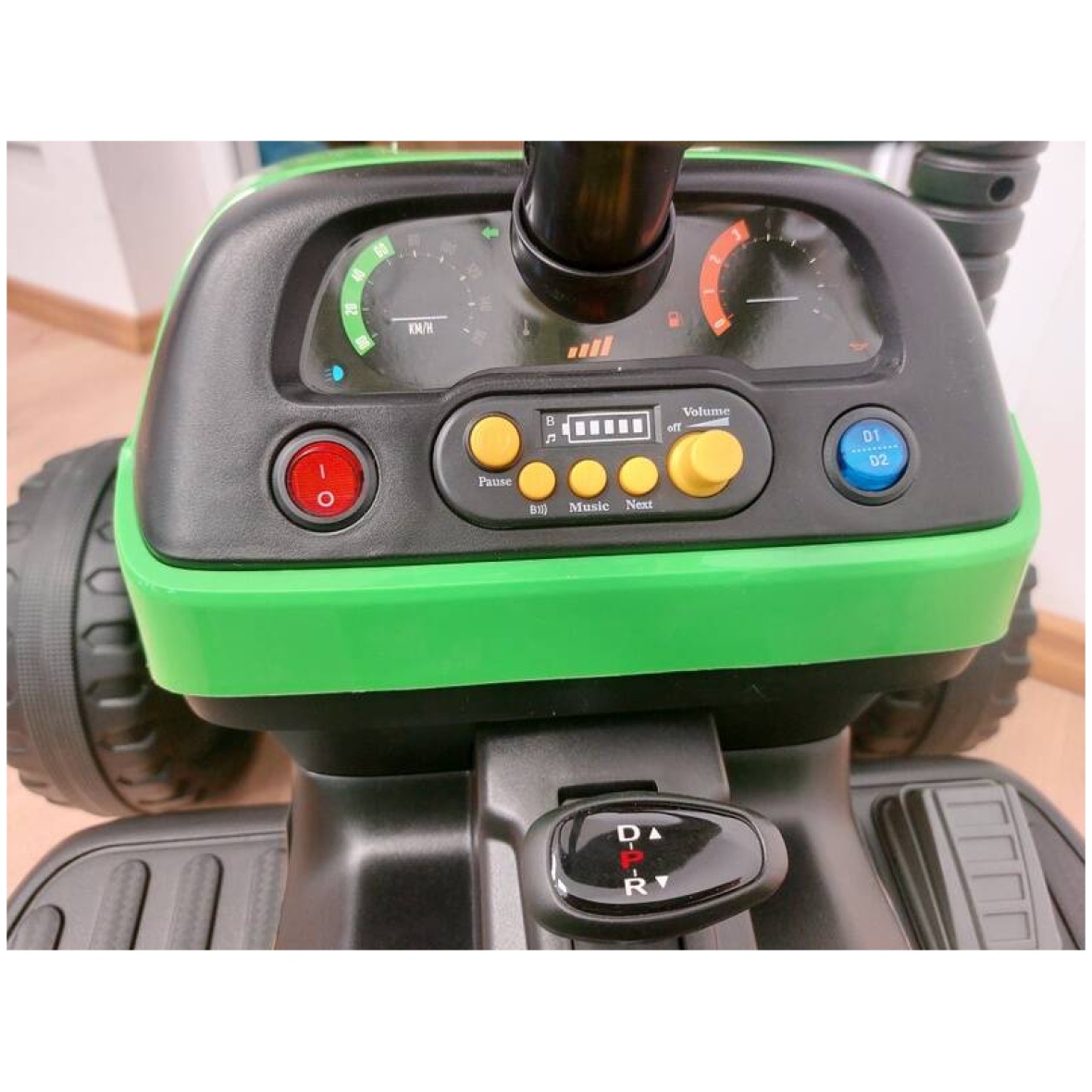 pol_pl_TRAKTOR-NA-AKUMULATOR-BBH-030-TRAKTOR-z-PRZYCZEPA-12V-EVA-ZIELONY-28335_1