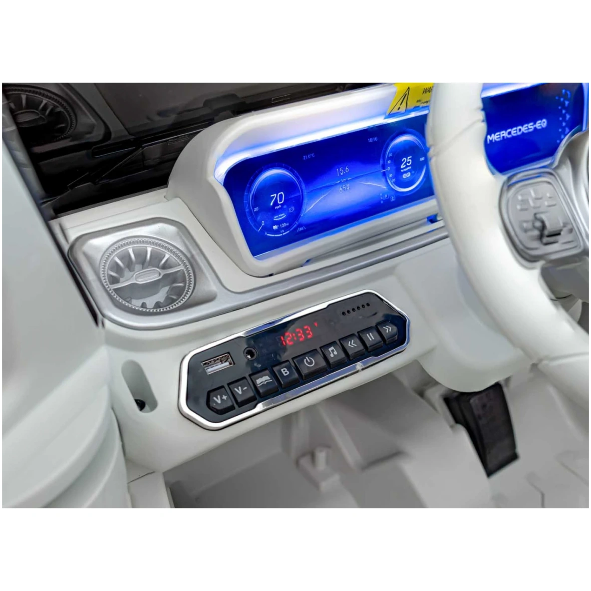 pojazd-mercedes-benz-eqg-bialy (12)
