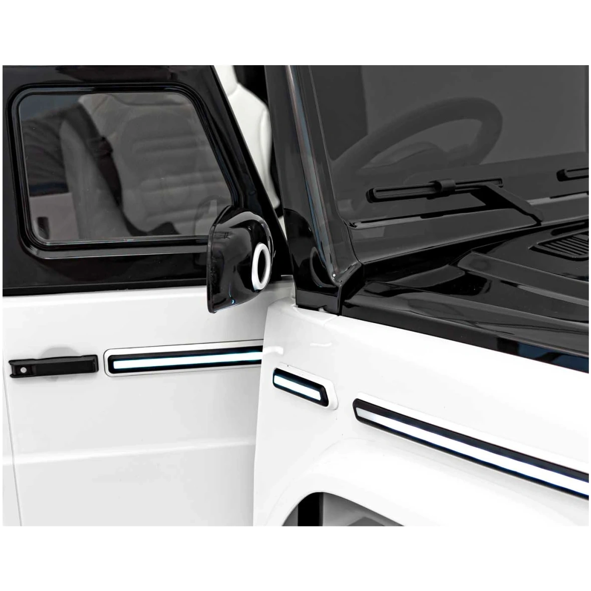 pojazd-mercedes-benz-eqg-bialy (15)
