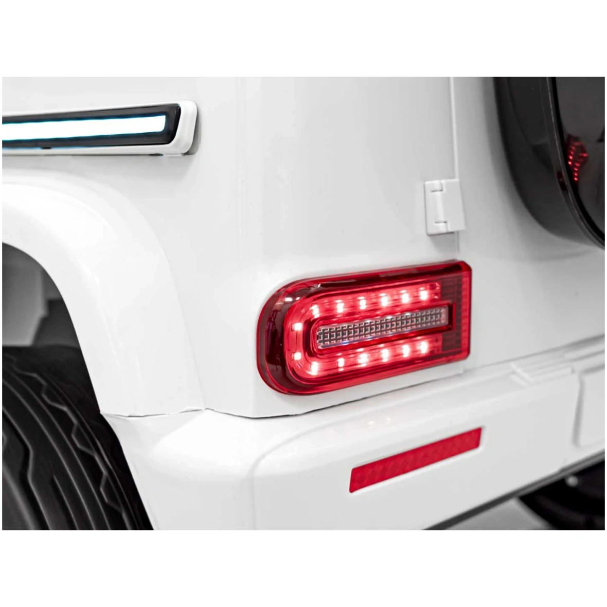 pojazd-mercedes-benz-eqg-bialy (16)