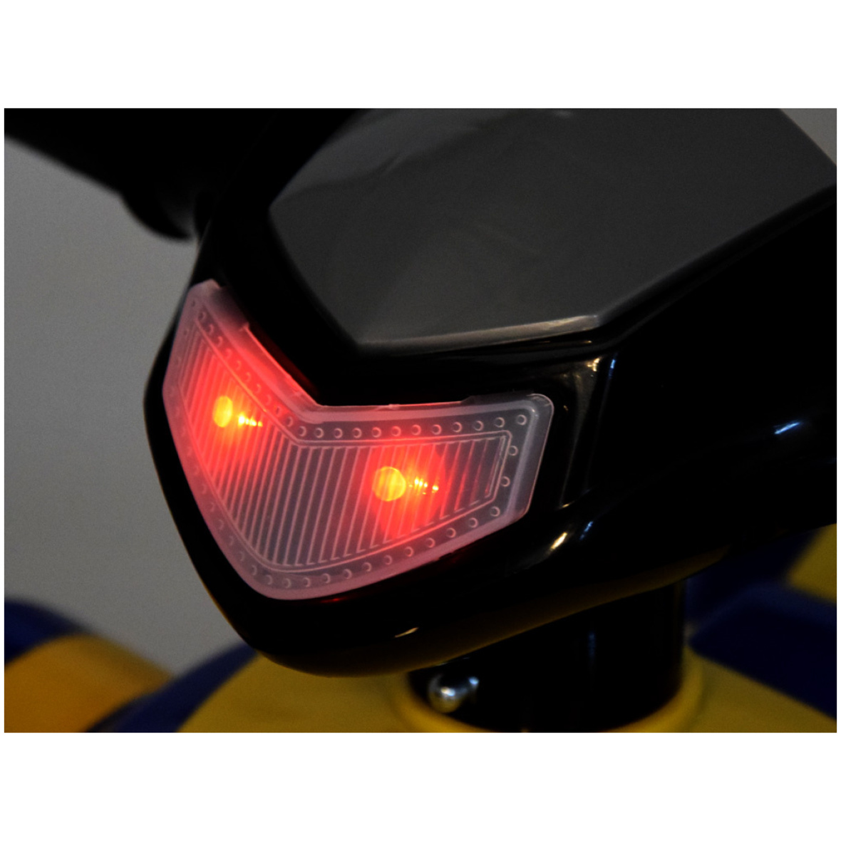 pol_pl_Jezdzik-Quad-Goodyear-pojazd-z-dzwiekiem-i-swiatlem-ZA4988-20532_8