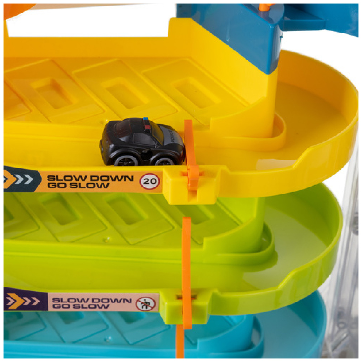 pol_pl_Parking-garaz-samochodowy-z-winda-26606-18630_10