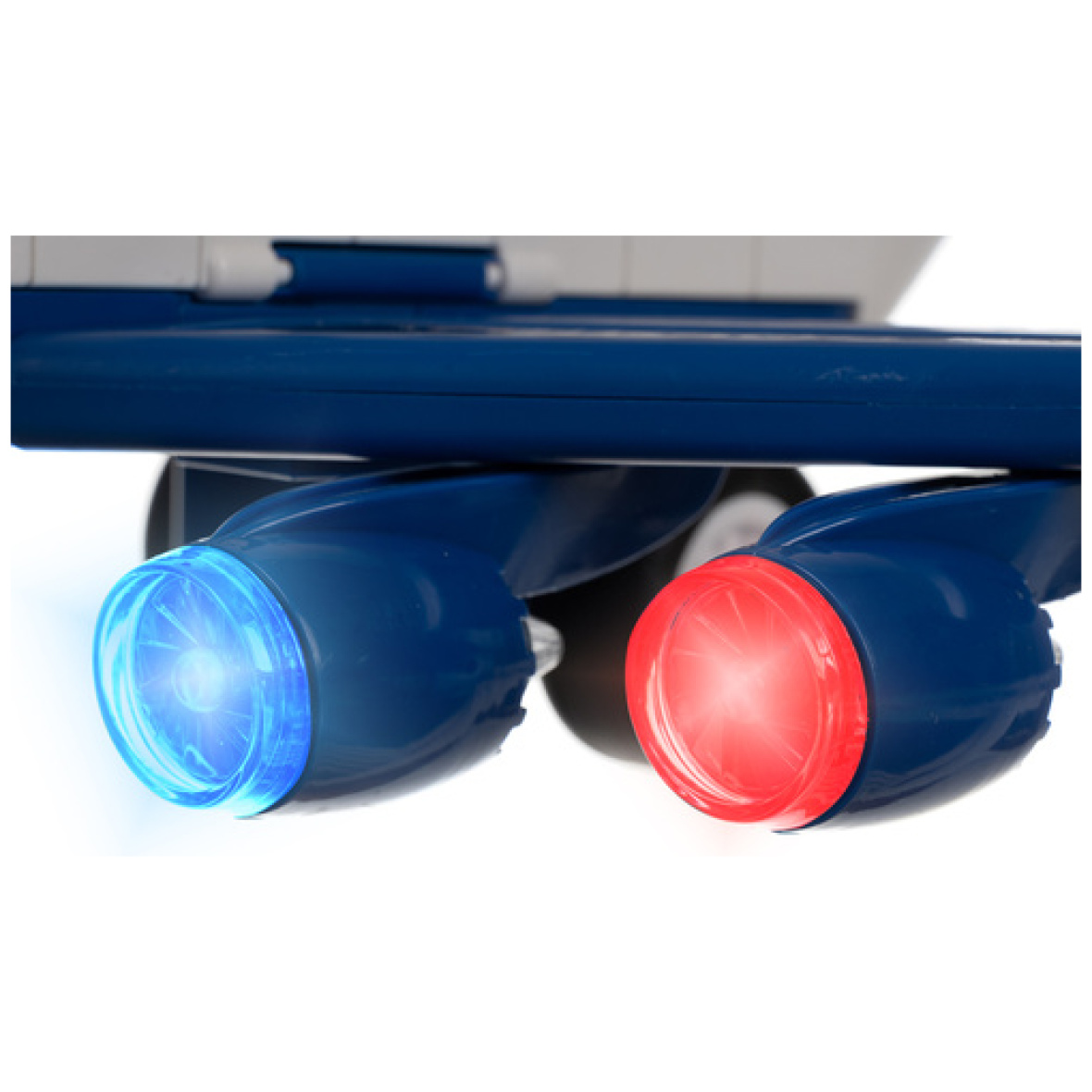 pol_pl_Samolot-policyjny-rozkladany-parking-26680-18479_3