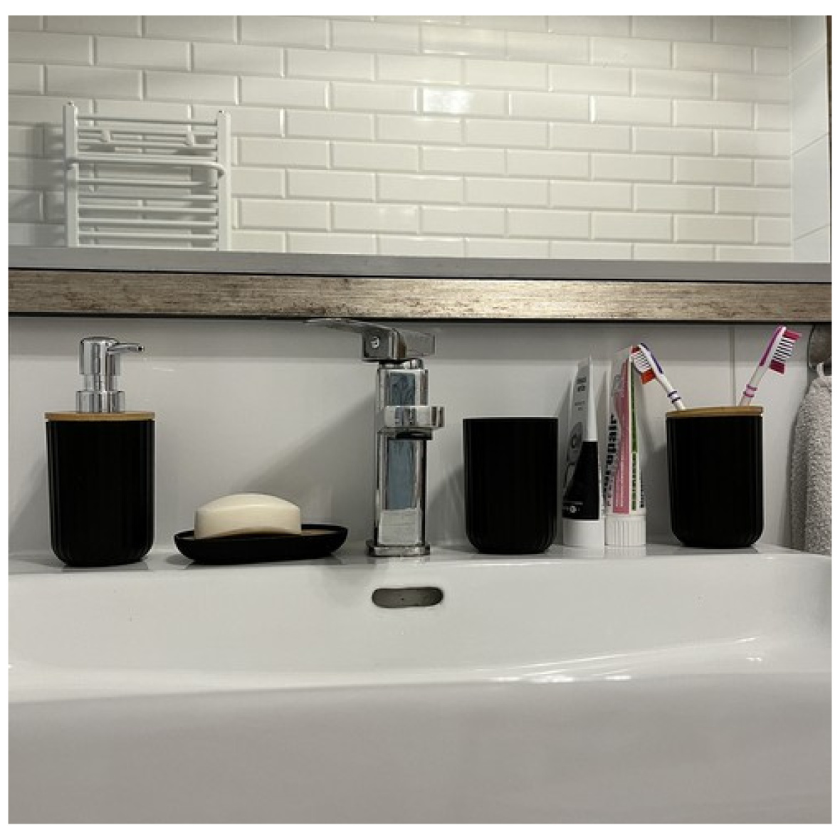 pol_pl_Zestaw-akcesoriow-lazienkowych-czarny-Ruhhy24636-17842_12